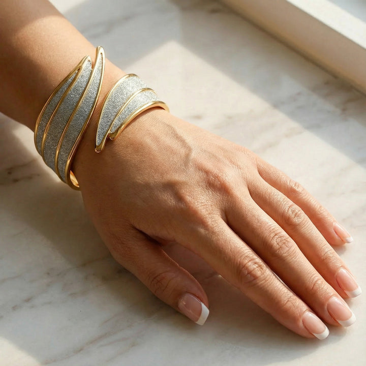 Cecilia - Spiral Luminescence Bracelet